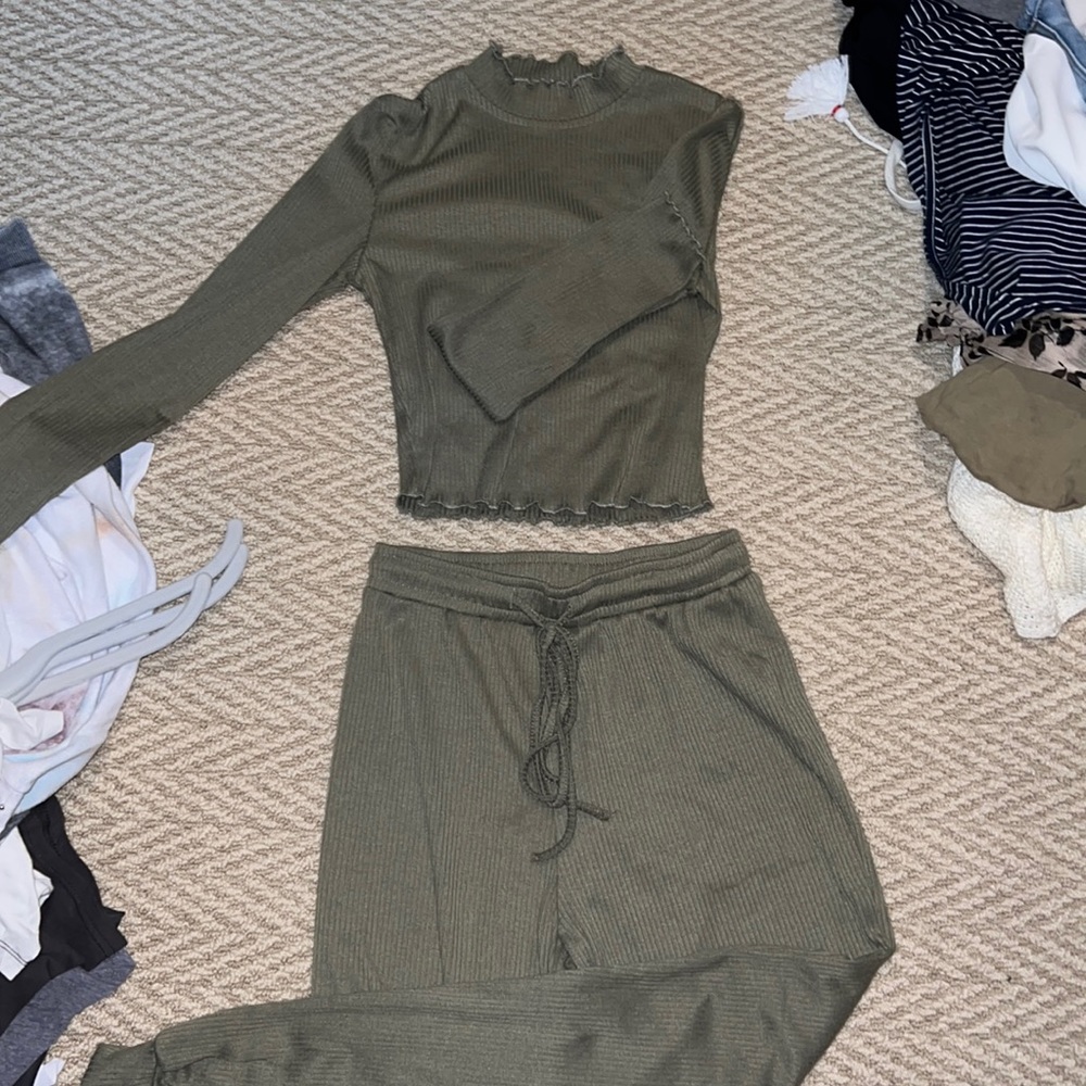 Army green long sleeve crop top and high waisted jogger set